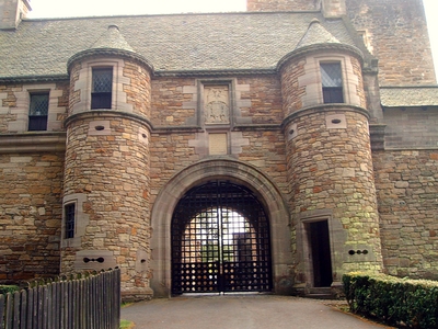dean_castle_gatehouse
